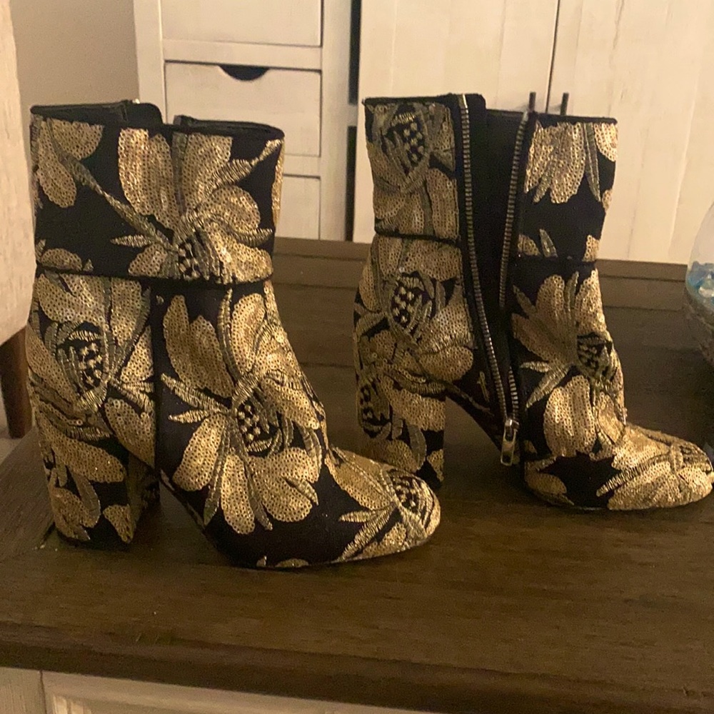 Steve Madden booties Womens